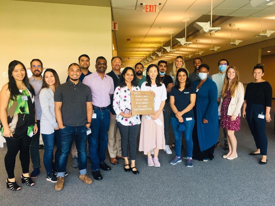 Leticia Garay and her 2024 Sacramento Part-Time MBA cohort take a photo together.