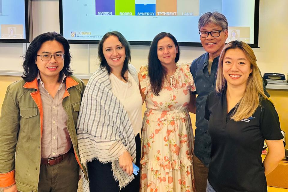 A group of Bay Area MBAs with Continuing Lecturer Marc Lowe